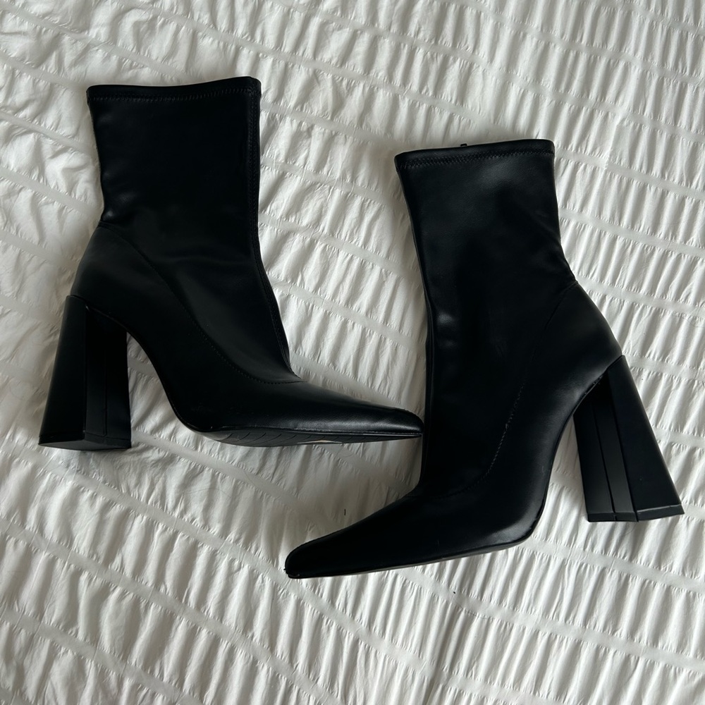 EUC Zara Black Leather Ankle/Calf Zip Boot Booties